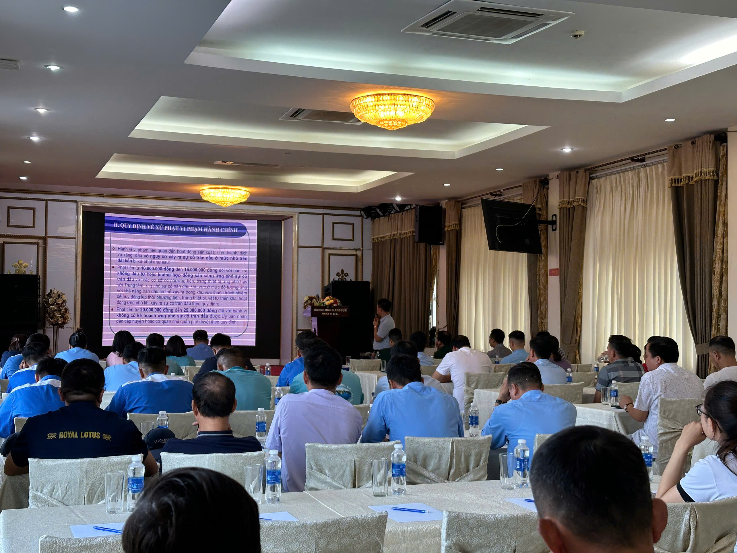 HỘI NGHỊ TUYÊN TRUYỀN VÀ HUẤN LUẬN HIỆN TRƯỜNG CÔNG TÁC ỨNG PHÓ SỰ CỐ TRÀN DẦU TRÊN ĐỊA BÀN HUYỆN CÁT HẢI NĂM 2024